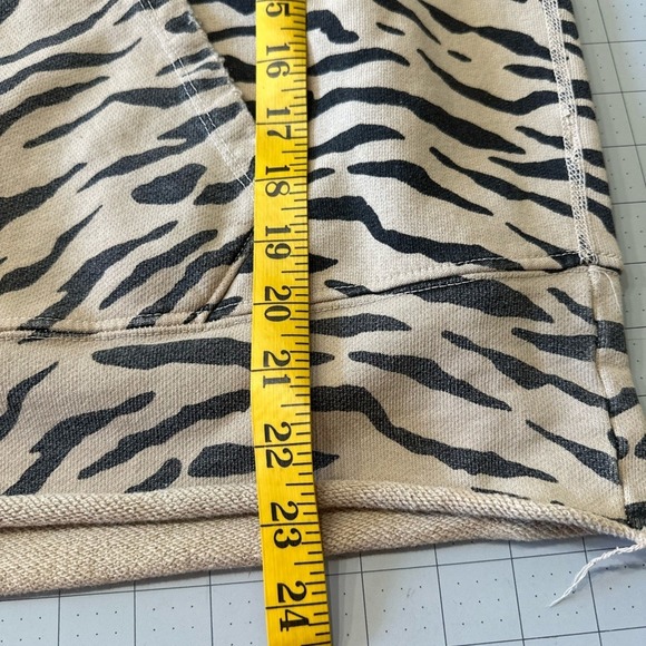 Nili Lotan NWOT Size Small Brushed Zebra Print Hoodie - Picture 14 of 15